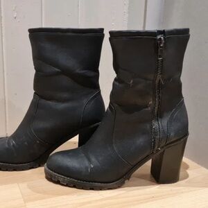Elegant Black Heeled Boots